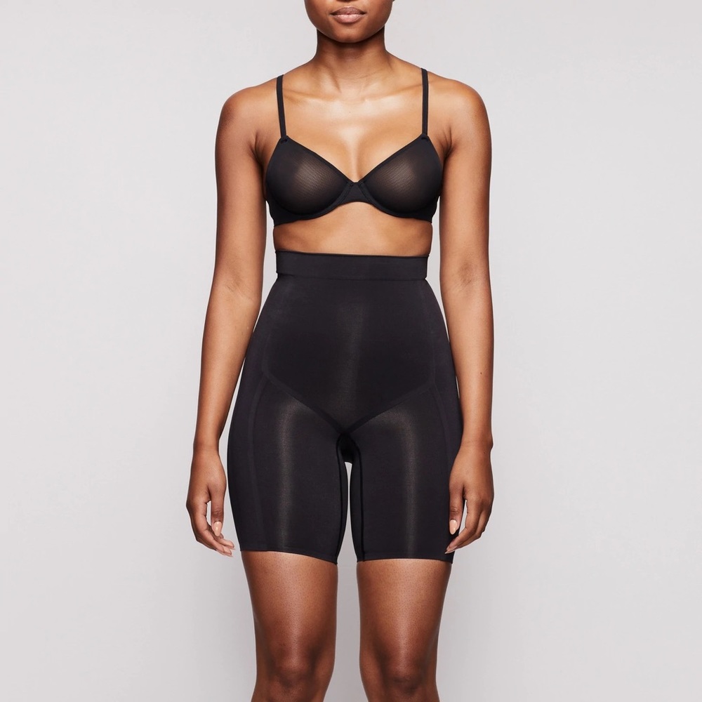 SKIMS HIGH WAISTED BONDED SHORT W OPEN GUSSET SIZE M WITH SKIMS BAG
